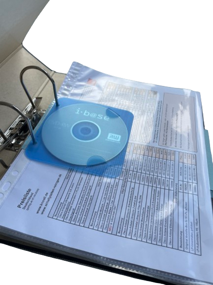 Die ultraflache Schutzhülle für DVDs und CDs_in einem Ordner_Medienaufbewarung